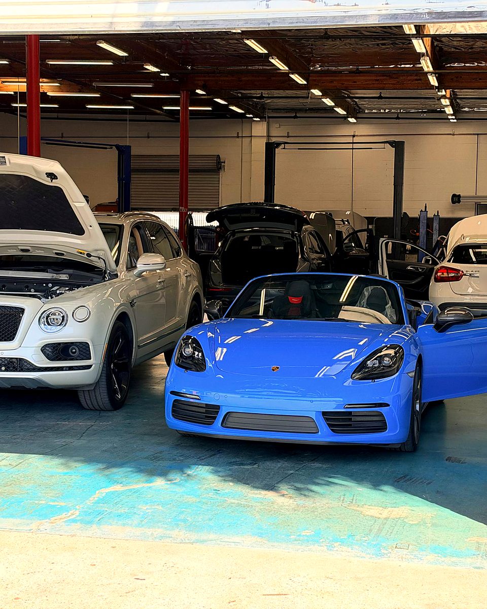 Bentley Bentayga and Porsche 718 Boxster